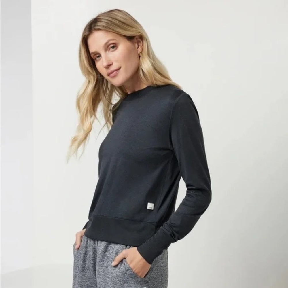 Vuori Women’s Daydream Crew Long Sleeve in Black Heather